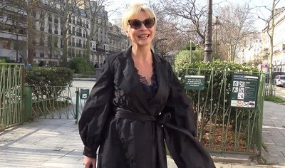 Зрелая блондинка согласилась на эротическую встречу с молодым незнакомцем.