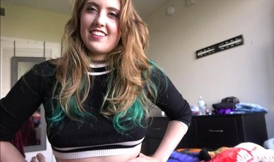 Девушка с изобилием фигуры принимает возможность заняться сексом с парнем на видео.