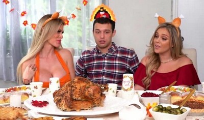 На празднике, две мамочки с татуировками решили удовлетворить парня групповым сексом.