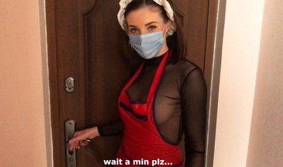 Парень и его русская подружка достигли кульминации наслаждения во время домашнего порно от первого лица.