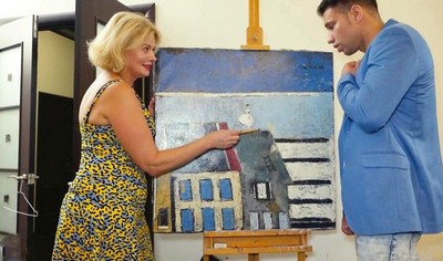 Мужчина не устоял перед привлекательной блондинкой, которая давно заметила его в офисе.