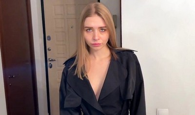 Русская девушка изменяет своему мужчине во время домашнего порно с любовником.