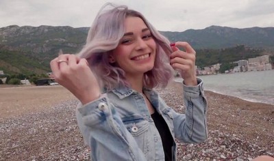 Русская девушка согласилась на предложение парня, чтобы заснять их секс на видео.