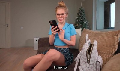 Две развратные лесбиянки нарядились для своей оргии.