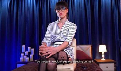 Опытная мать позволяет молодому парню проникнуть в ее анальное отверстие только после нежного орального удовлетворения.