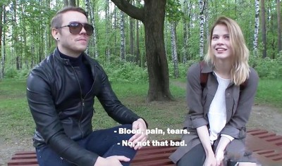 Пикапер флиртовал с незнакомкой в парке и трахался с ней в отеле.