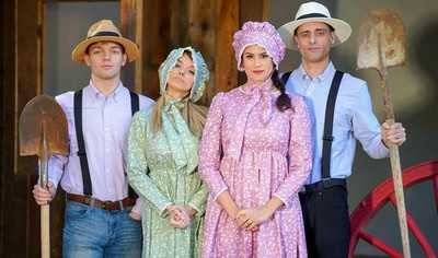 Две семейные пары приняли решение жить вместе, и это решение было обусловлено их свингерским образом жизни, где они всегда готовы к разнообразным сексуальным экспериментам.