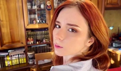 Девушка использовала анальную секс-игрушку и занималась сексом с парнем.