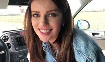 Душка с благодарностью удовлетворила своего парня после того, как он подвез ее домой.