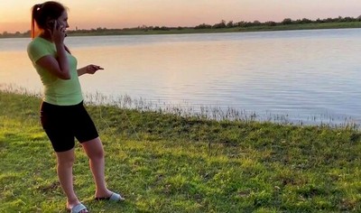 Русская женщина не против страстного секса с незнакомцем.