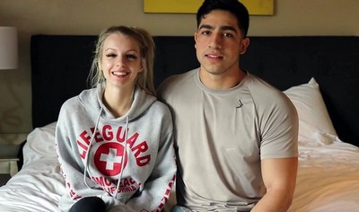 Девушка, украшенная татуировками, явилась на кастинг и занялась сексом с брюнетом.