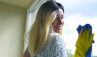 Русская дама во время интимной сцены получила удовольствие и достигла оргазма.