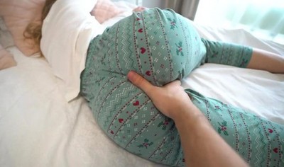 Встретил русскую девушку на пляже и занялся с ней сексом в позе раком.