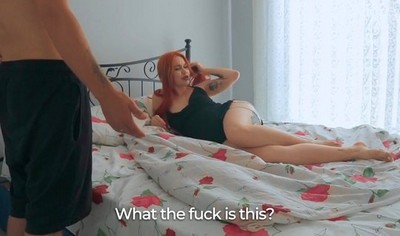 Рыжая женщина соблазнила парня своей сестры.